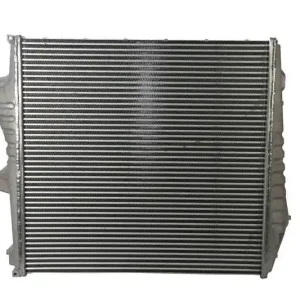 Chłodnica powietrza dolotowego pasuje do VOLVO FH, FH II, FH12, FH16, FH16 II, FM, FM II, FM12, FM7, FM9, FMX, FMX II, NH12 D11A-330-D9B380 08.93- Bestseller